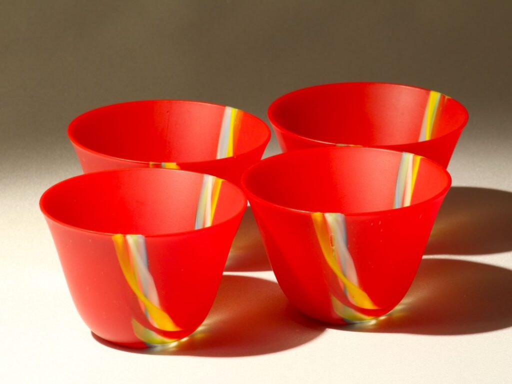 Red Mini-Bowls with Chinese Element Twistie